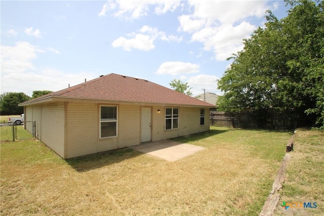 2604 Cross Timber Dr, Killeen, TX 76543 - back of house with a shingled roof