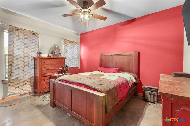 bedroom with ceiling fan