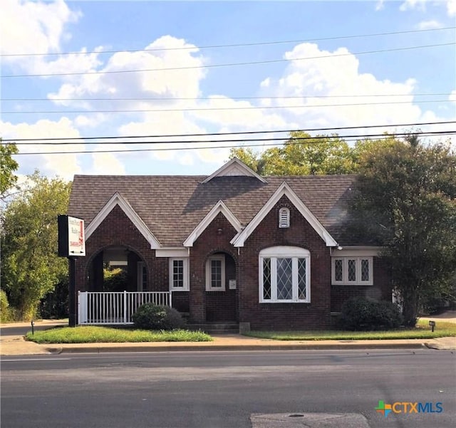 single story home featuring covered porch