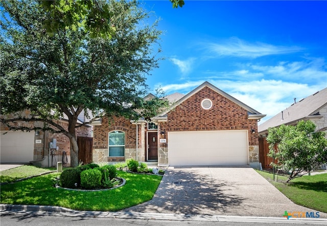 view of front property featuring a front lawn and a garage