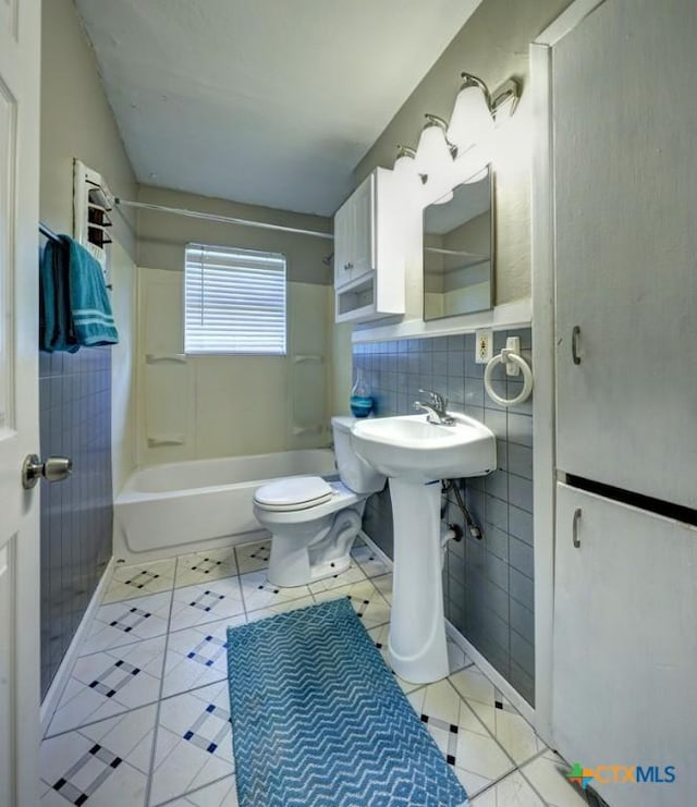 3207 Linda Dr, Victoria, TX 77901 - bathroom with shower / bathtub combination, tile patterned floors, and tile walls