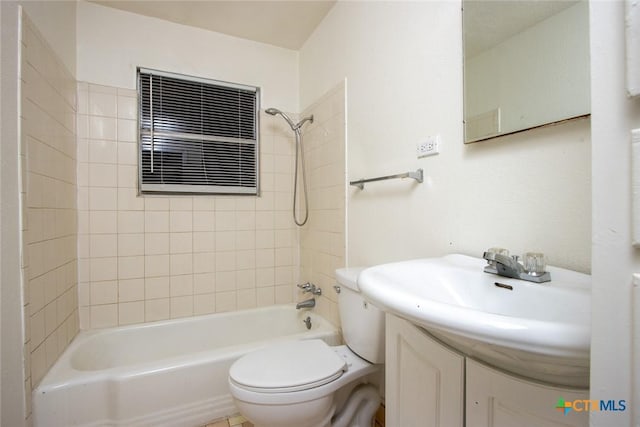 1004 Estes Dr, Killeen, TX 76541 - full bath with toilet, vanity, and  shower combination