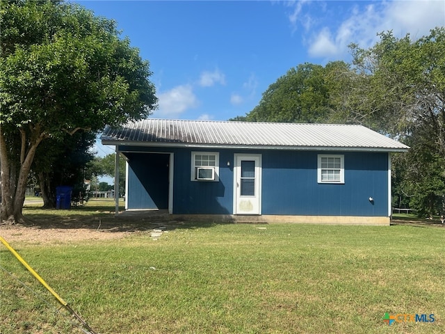 902 Simpson St, Yoakum, TX 77995 - photo 2