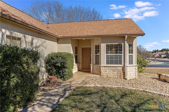 property entrance featuring a lawn