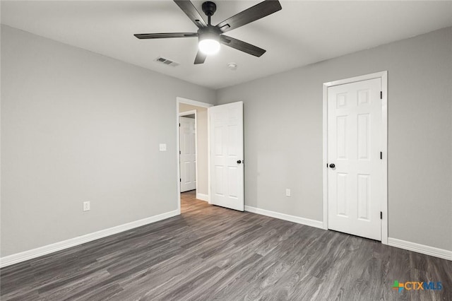 1935 Ross Ave, Waco, TX 76706 - unfurnished bedroom featuring dark wood finished floors, baseboards, and ceiling fan