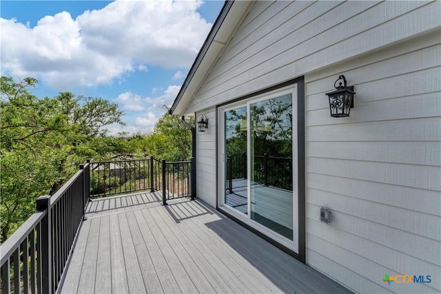 594 E S St, New Braunfels, TX 78130 - view of wooden terrace