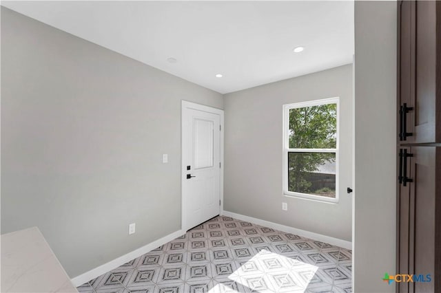 594 E S St, New Braunfels, TX 78130 - entryway featuring baseboards and recessed lighting