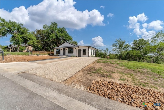594 E S St, New Braunfels, TX 78130 - view of front of property with driveway