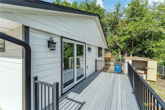 594 E S St, New Braunfels, TX 78130 - wooden terrace featuring a shed