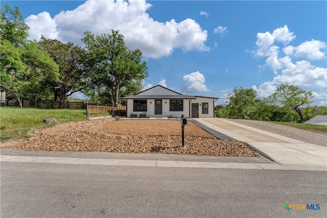 594 E S St, New Braunfels, TX 78130 - view of front facade featuring driveway
