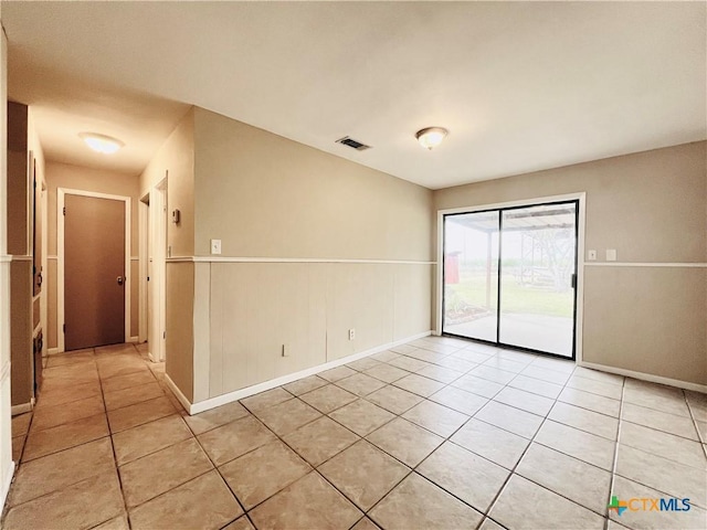 empty room featuring light tile patterned floors