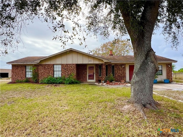 ranch-style house with a front lawn