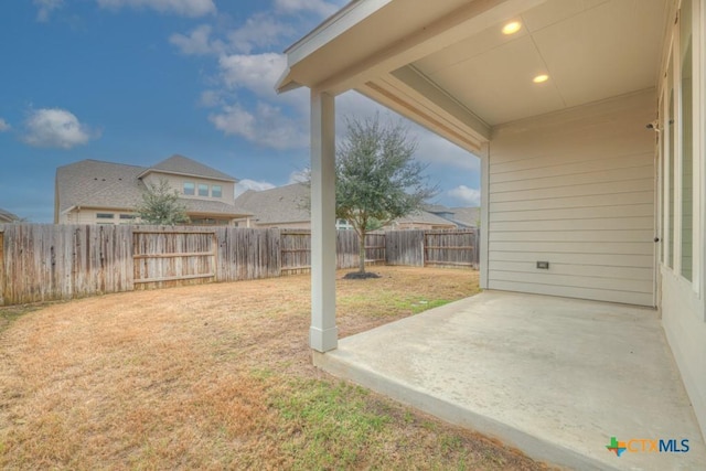 view of yard featuring a patio area