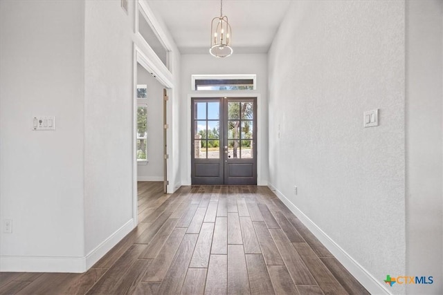 292 Scenic Cyn, New Braunfels, TX 78132 - foyer with dark wood finished floors and baseboards