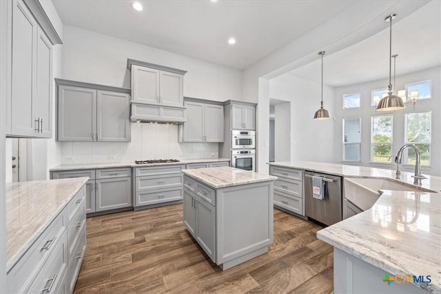 292 Scenic Cyn, New Braunfels, TX 78132 - kitchen with gray cabinets, appliances with stainless steel finishes, a kitchen island, recessed lighting, and backsplash