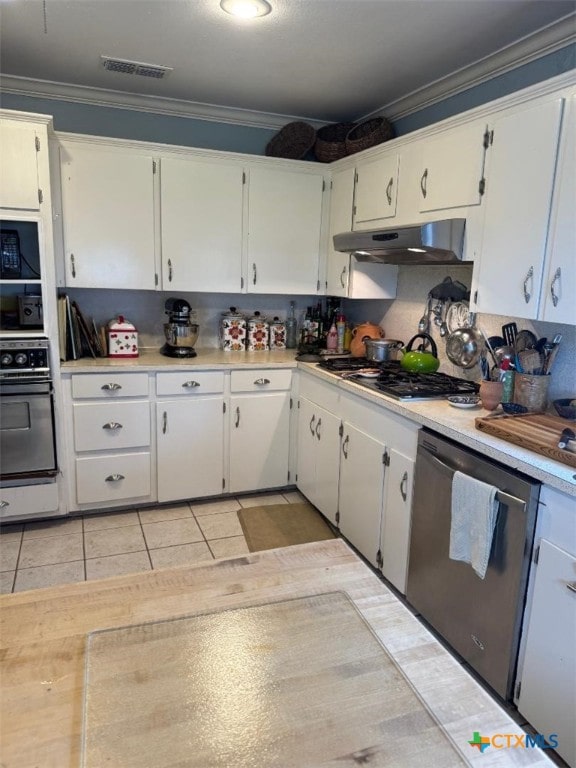 1608 S Virginia St, Port Lavaca, TX 77979 - kitchen with appliances with stainless steel finishes, under cabinet range hood, crown molding, and light countertops