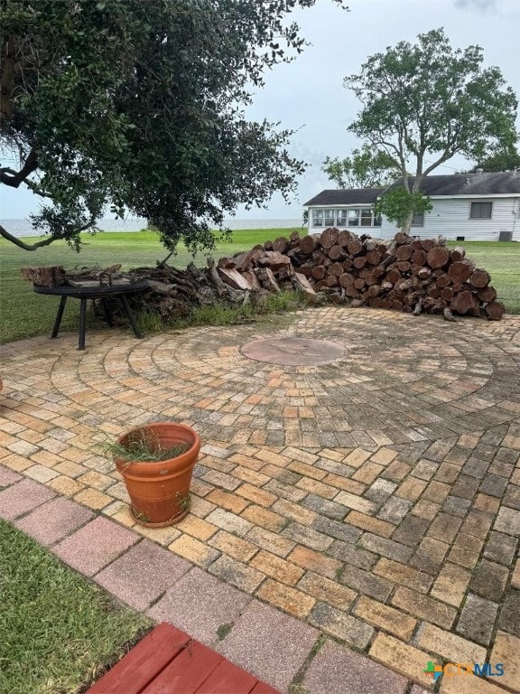 1608 S Virginia St, Port Lavaca, TX 77979 - view of patio / terrace