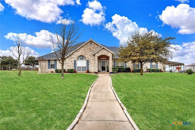 single story home with a front lawn