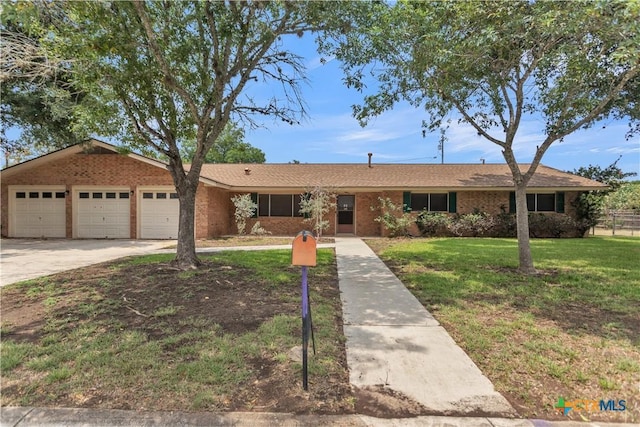 ranch-style house featuring a front lawn and a garage