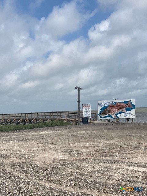 408 W Royal Oak Ln, Rockport, TX 78382