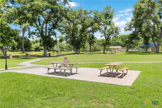 view of home's community featuring a lawn