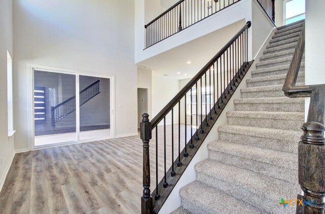 1236 Tuscan Vw, New Braunfels, TX 78130 - kitchen featuring a sink, stainless steel appliances, light wood-style flooring, ceiling fan, and pendant lighting