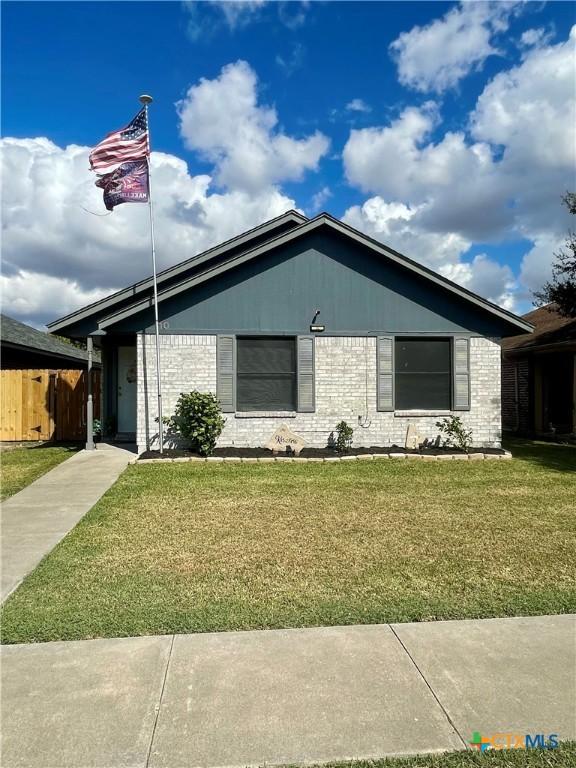 110 Idylwood Pl, Victoria, TX 77901 - single story home featuring brick siding