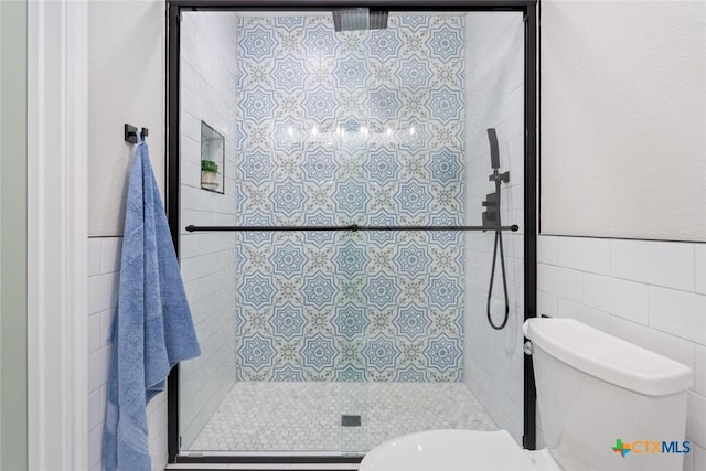 2302 Brooklawn Dr, Temple, TX 76502 - bathroom featuring a shower stall and tile walls