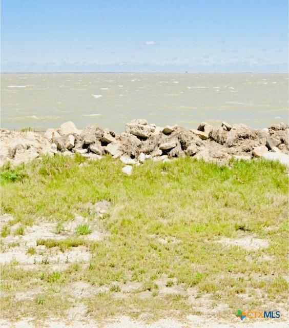 47 Powderhorn Ln, Port Lavaca, TX 77979