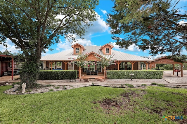 view of front facade with a front lawn