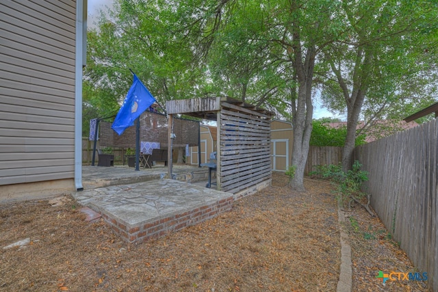 exterior space featuring a storage shed