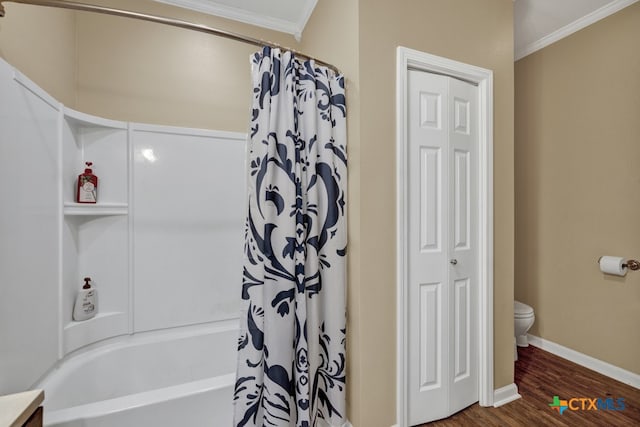 bathroom featuring wood-type flooring, toilet, shower / tub combo, and ornamental molding