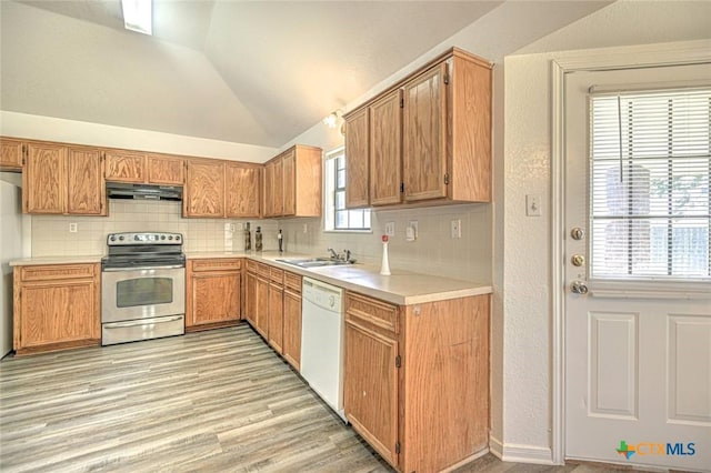 204 James Loop, Killeen, TX 76542 - kitchen featuring appliances with stainless steel finishes, under cabinet range hood, vaulted ceiling, backsplash, and a sink