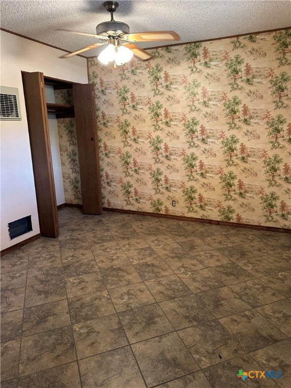 unfurnished room with a textured ceiling and ceiling fan