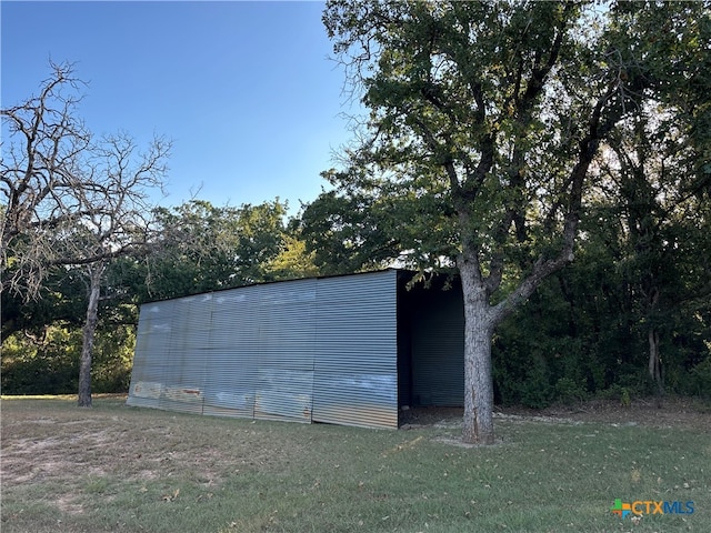 view of outdoor structure with a yard