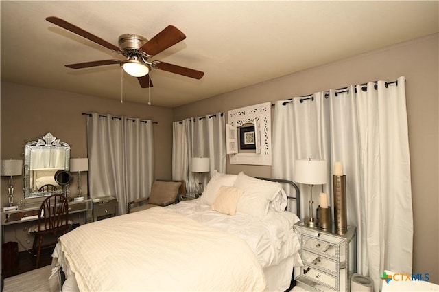 bedroom featuring ceiling fan