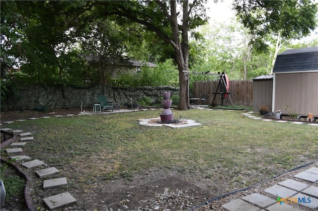 view of yard featuring a storage unit and an outdoor structure