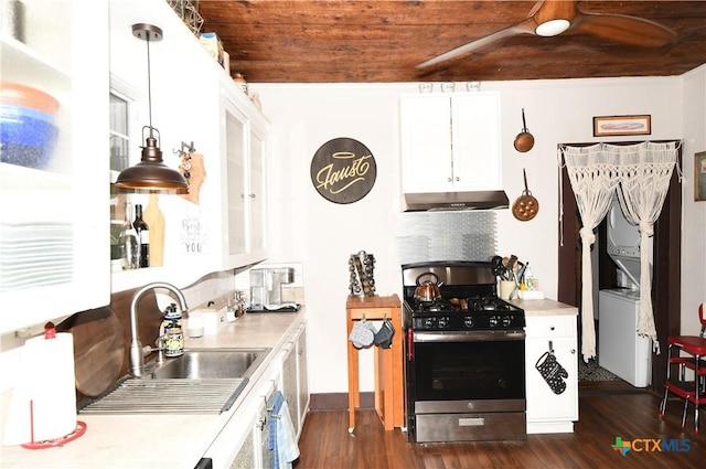 kitchen with gas stove, under cabinet range hood, wood ceiling, dark wood-style flooring, and light countertops