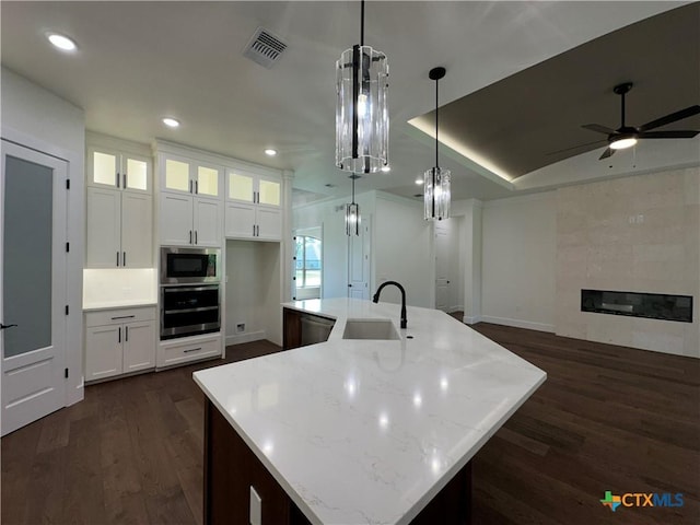 425 Dos Rios Dr, Belton, TX 76513 - kitchen with a sink, appliances with stainless steel finishes, dark wood-style flooring, ceiling fan, and a large island with sink