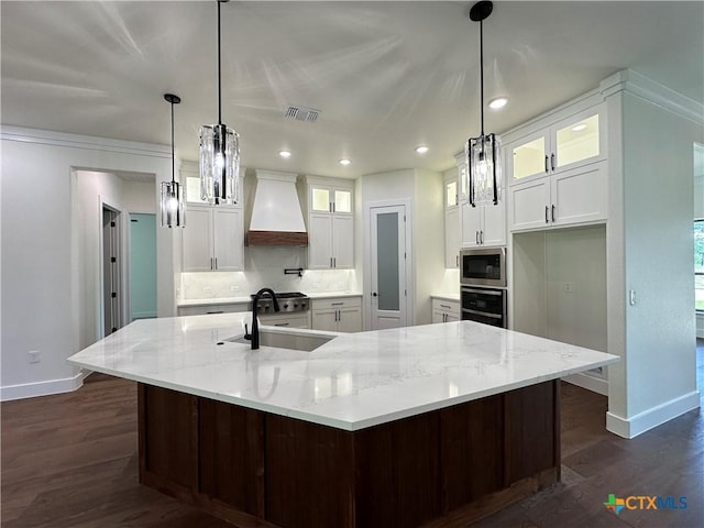 425 Dos Rios Dr, Belton, TX 76513 - kitchen with premium range hood, a sink, baseboards, stainless steel appliances, and dark wood-style floors