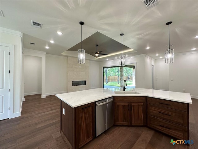 425 Dos Rios Dr, Belton, TX 76513 - kitchen with a sink, dishwasher, dark wood-style floors, a ceiling fan, and ornamental molding