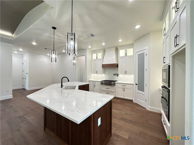 425 Dos Rios Dr, Belton, TX 76513 - kitchen with premium range hood, a sink, stainless steel gas stovetop, a spacious island, and recessed lighting