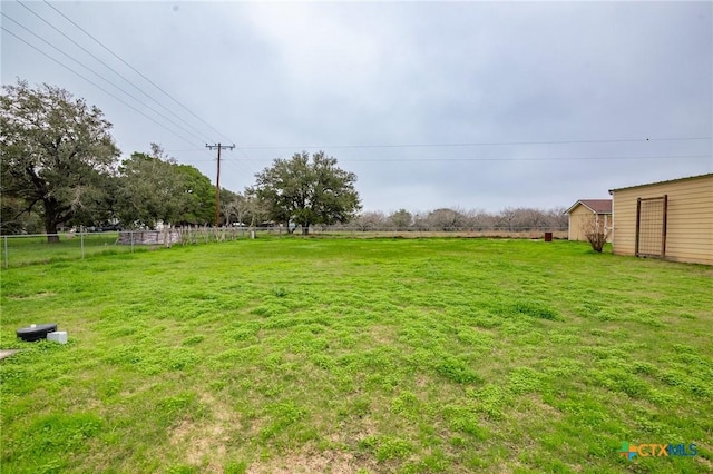 view of yard featuring a rural view