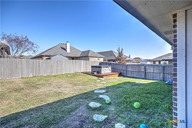 view of yard featuring a hot tub