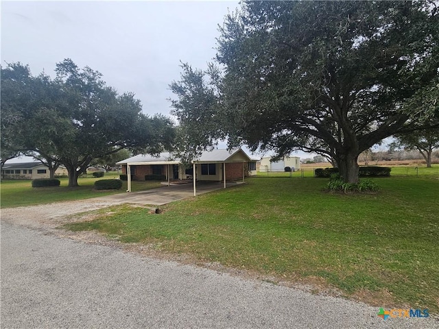 view of front of house featuring a front lawn