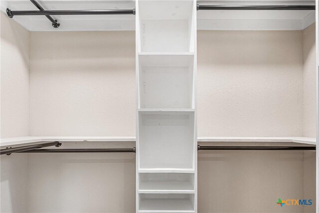 111 Warwick Glen St, Victoria, TX 77904 - view of walk in closet