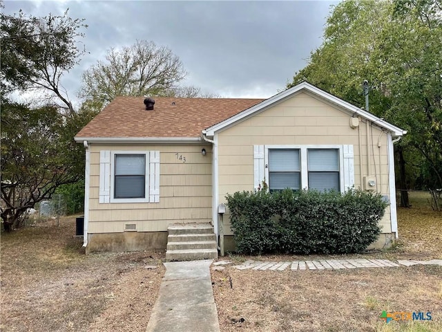 743 E 13th Ave, Belton, TX 76513 - bungalow featuring a shingled roof and crawl space