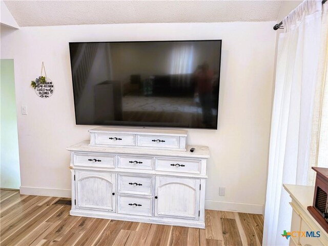127 Forest Mist, Canyon Lake, TX 78133 - details with wood finished floors and baseboards