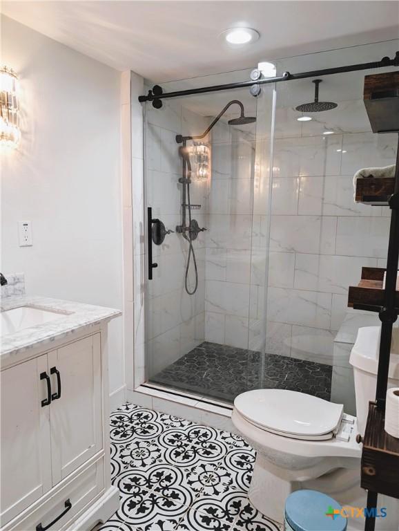 127 Forest Mist, Canyon Lake, TX 78133 - bathroom featuring a shower stall, toilet, recessed lighting, tile patterned floors, and vanity