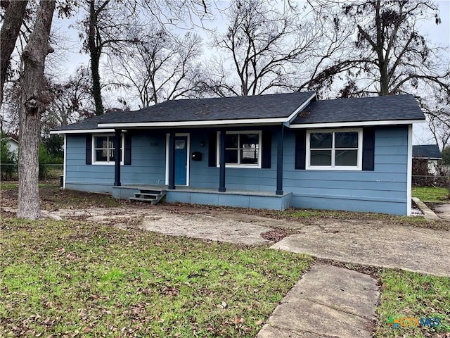 single story home with covered porch